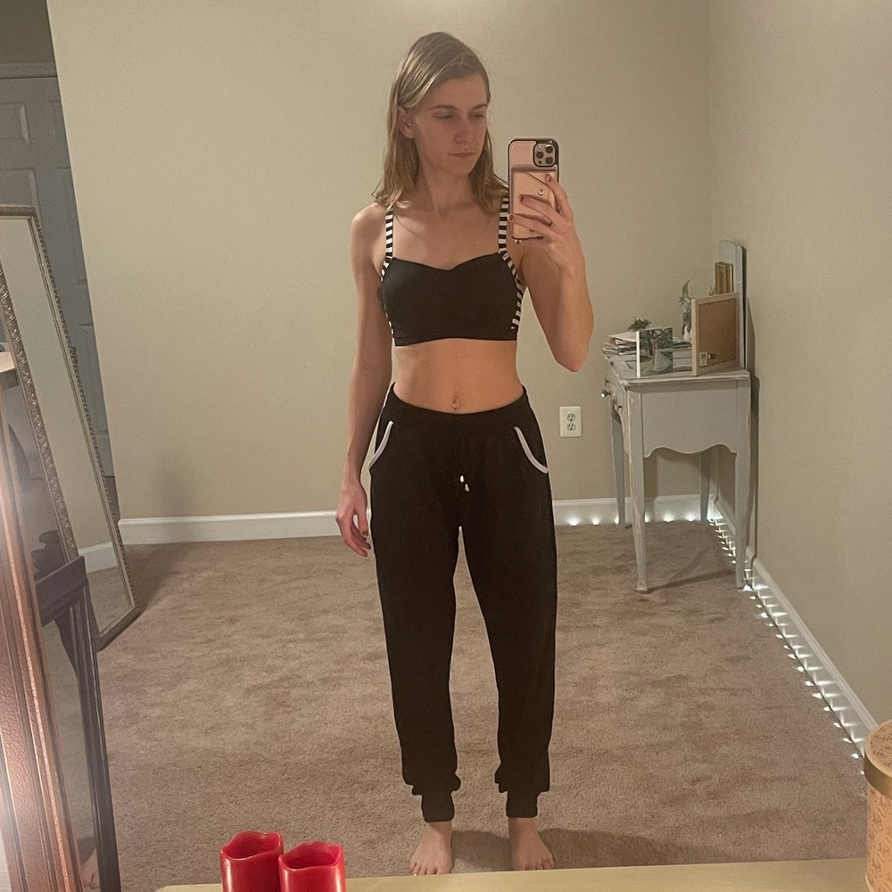 Unlabeled black jogger/sweatpants?